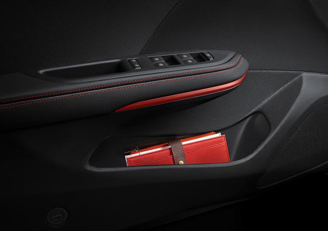 雪佛兰科鲁泽内饰设计官图发布