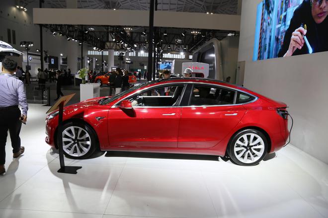 2019海口新能源车展:特斯拉Model 3亮相