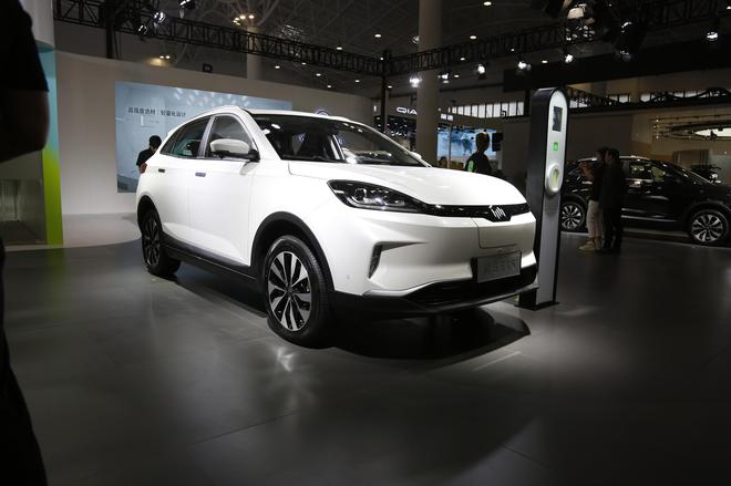 2019海口新能源车展：威马EX5亮相