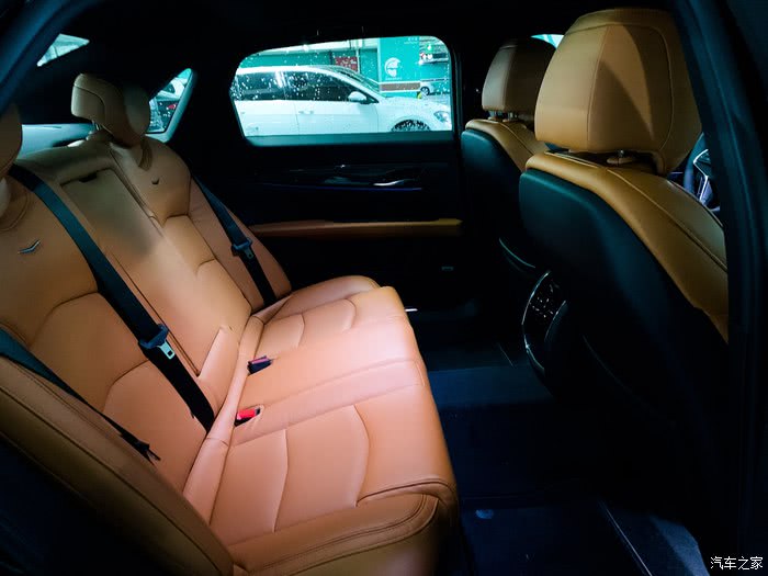 实拍2019款凯迪拉克CT6,配同级唯一2.0T+10AT,奥迪A6L压力大了