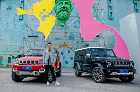 开越野车走红毯，这才是惊艳！BJ40 PLUS亮相中国国际时装周0401V2547.png