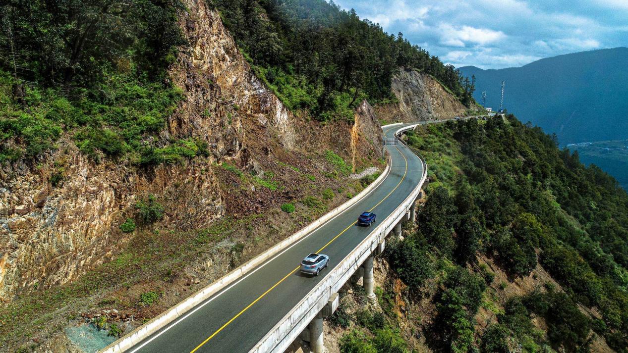 十一长假开吉利博越 诗和远方两者兼得！